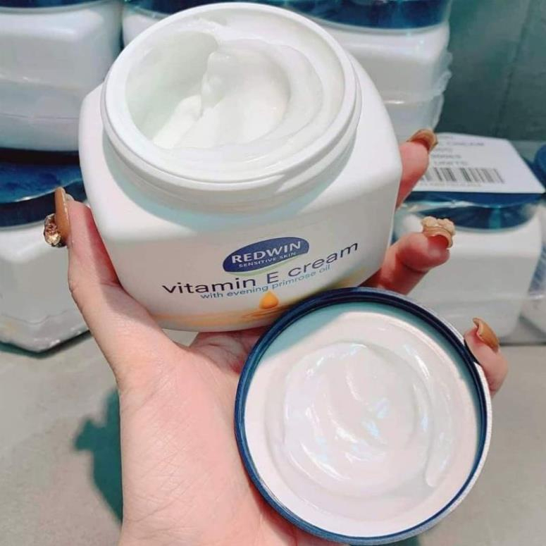 Kem Dưỡng Ẩm Da Mền Mịn RedWin Vitamin E Úc 300g