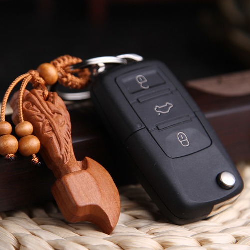 Móc Khóa Gỗ Khắc Hình Cây Rìu Độc Đáo