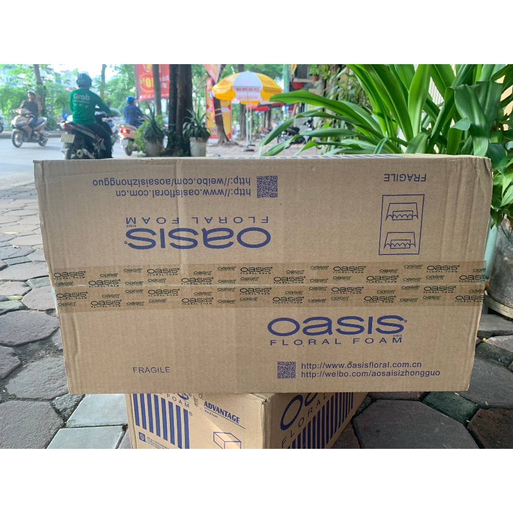 Sỉ Thùng Xốp xanh Oasis cắm hoa tươi, hoa sáp, mút xốp