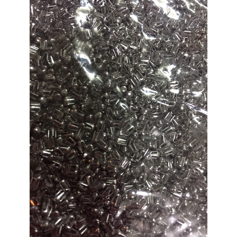 Bịch 100g chân chấu (đinh) đóng hạt cườm)
