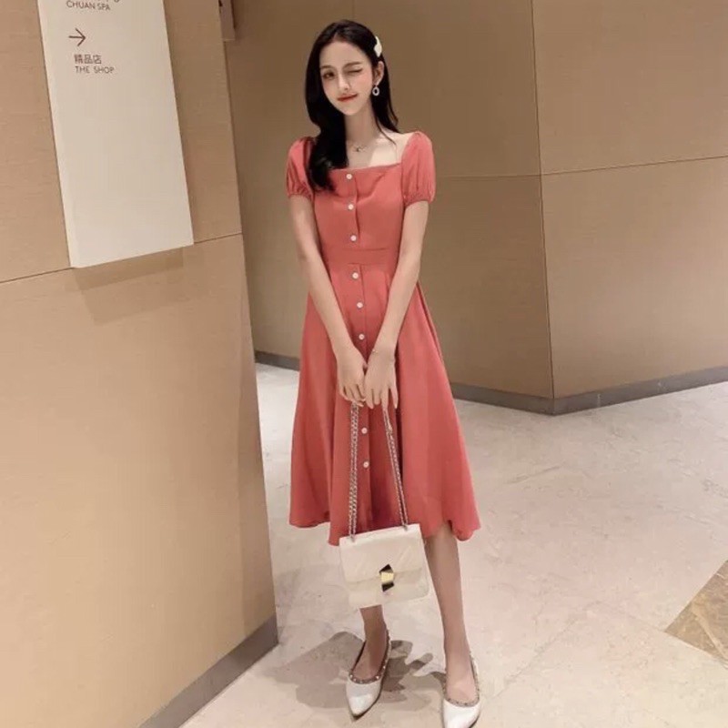 Đầm hồng ruốc cổ vuông