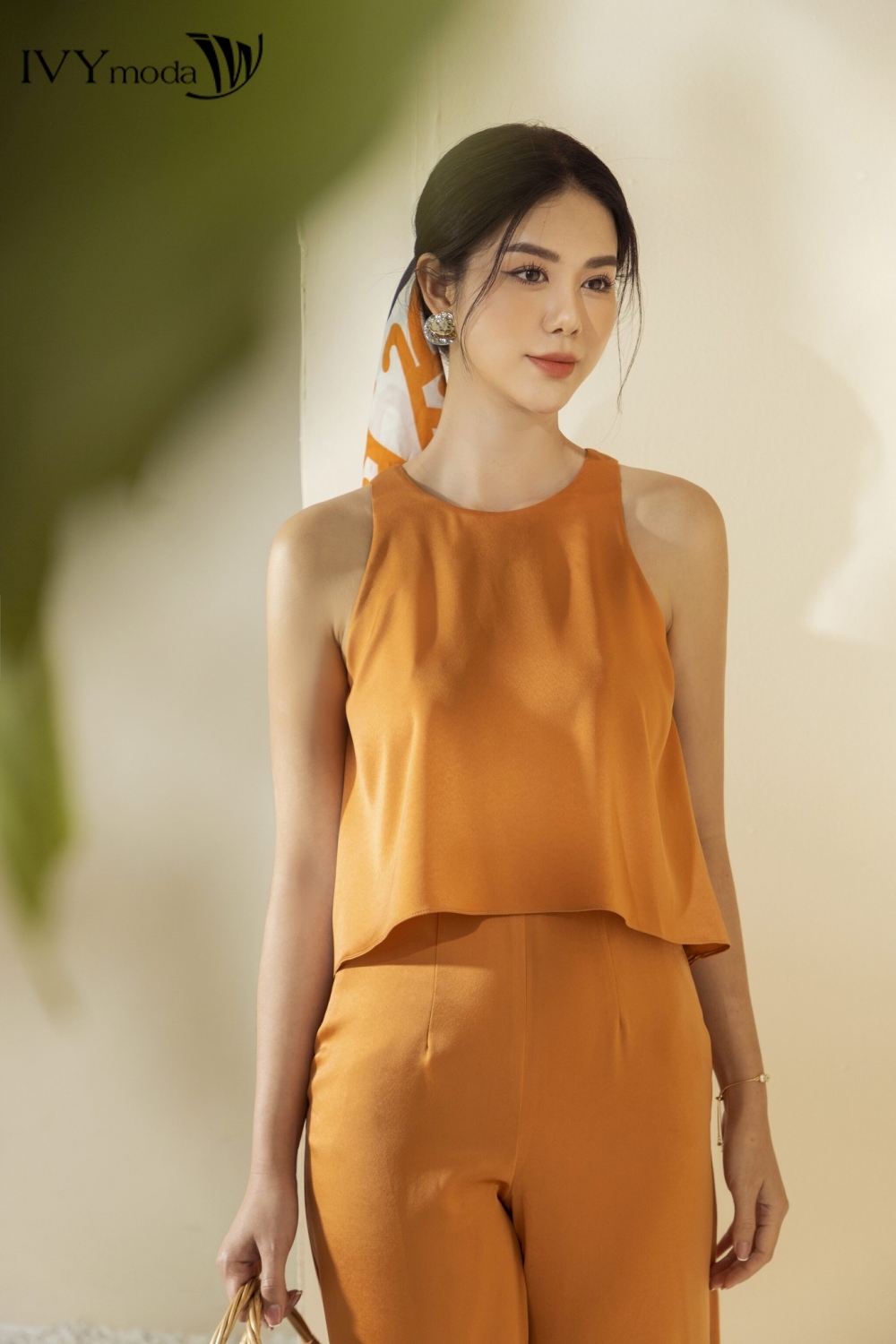 Jumpsuit lụa suông trơn IVY moda MS 18M7268