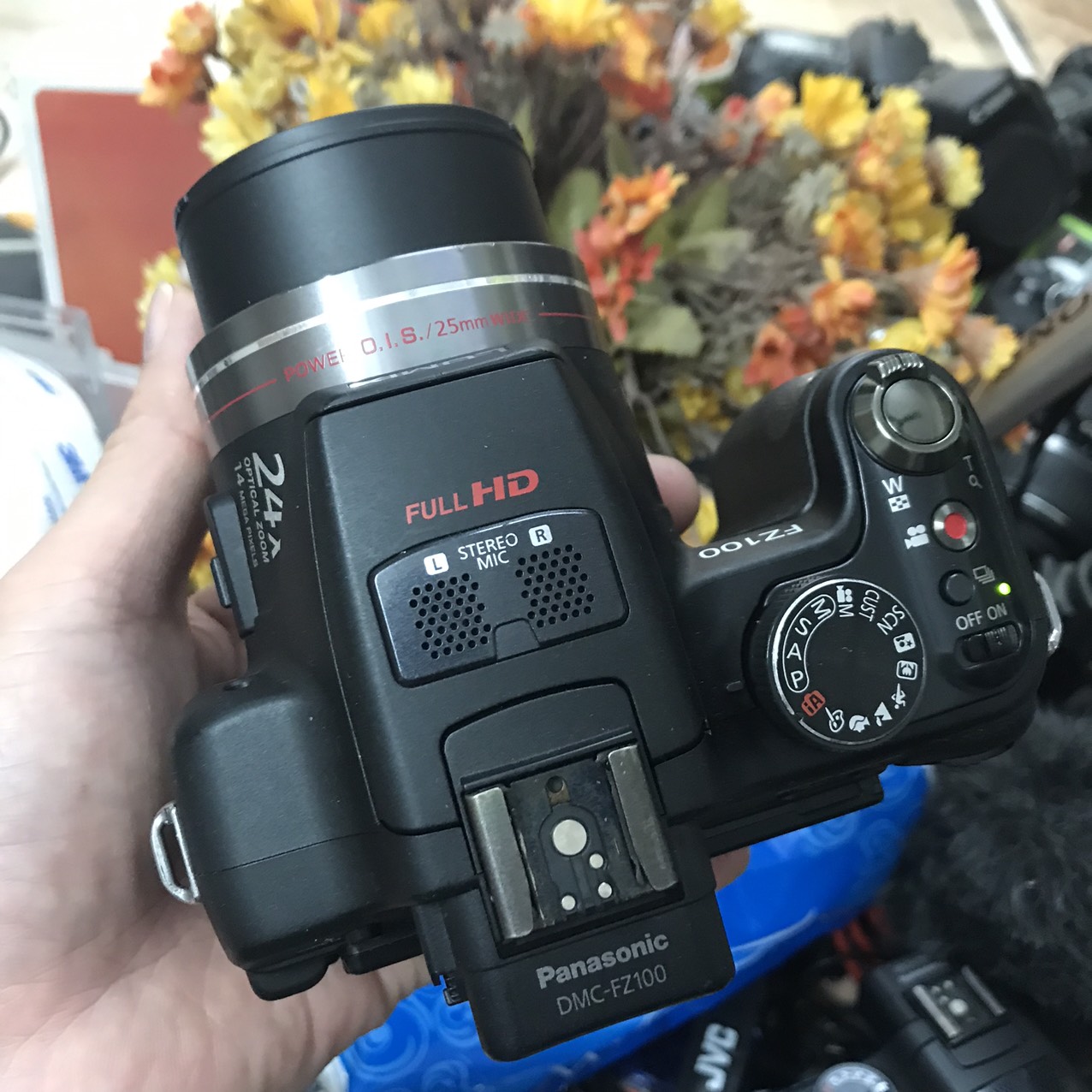 Máy ảnh Panasonic Lumix FZ100