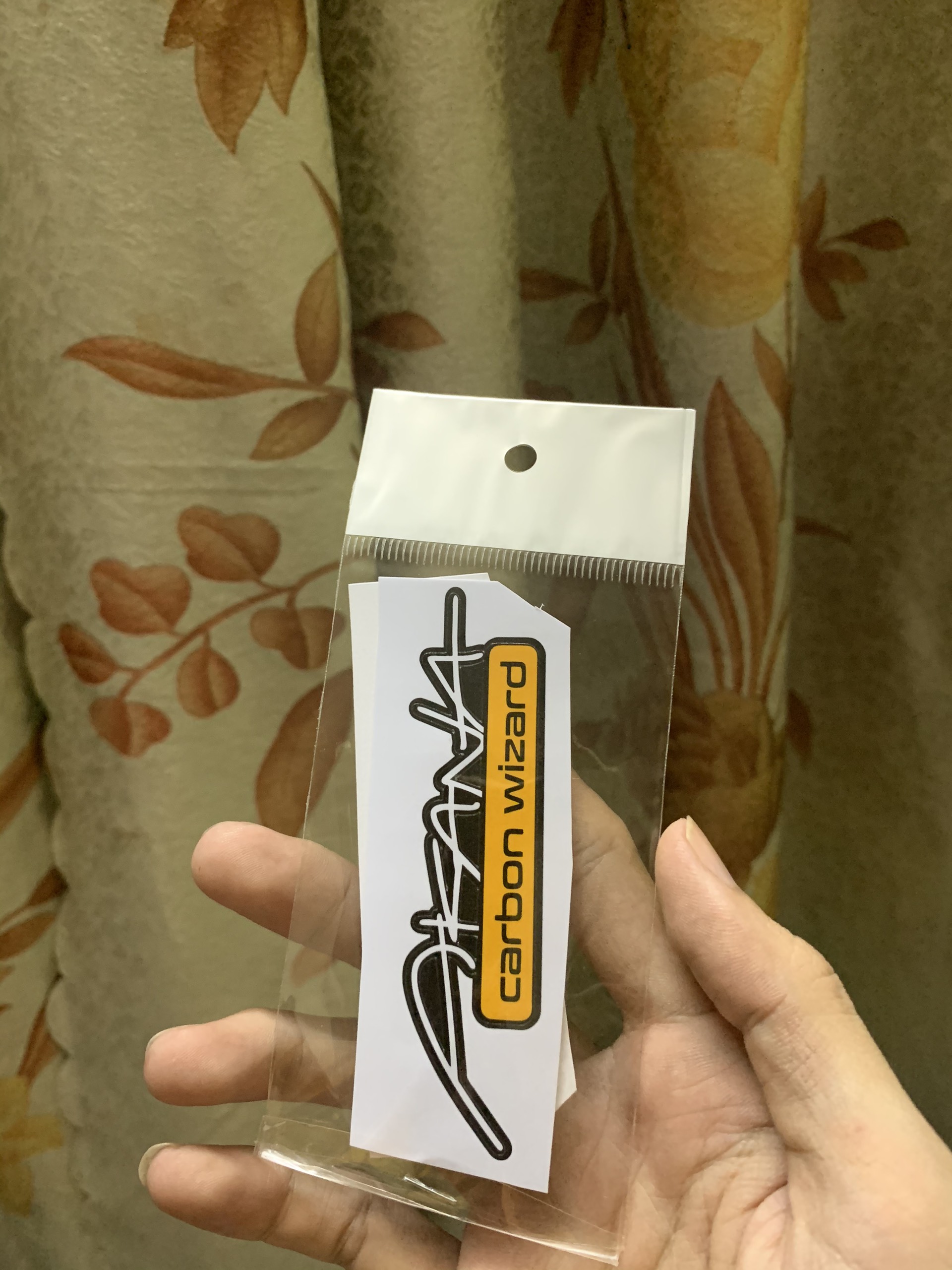Tem con dán xe Akana carbon stickers 1 bịch có 2 con tem