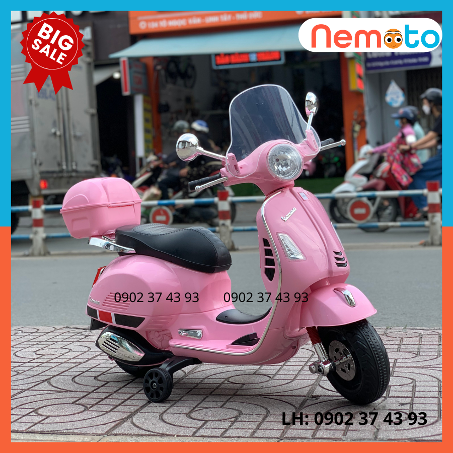Xe máy điện trẻ em Vespa có kính chắn gió và cốp