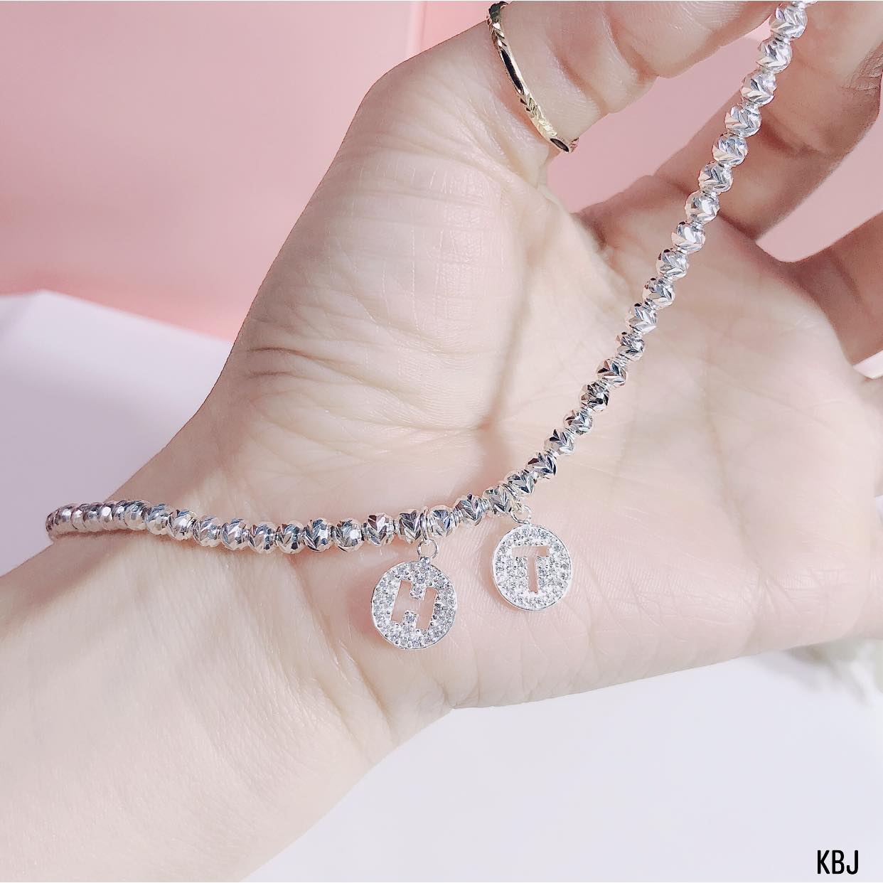 Lắc bi mix chữ cái theo tên