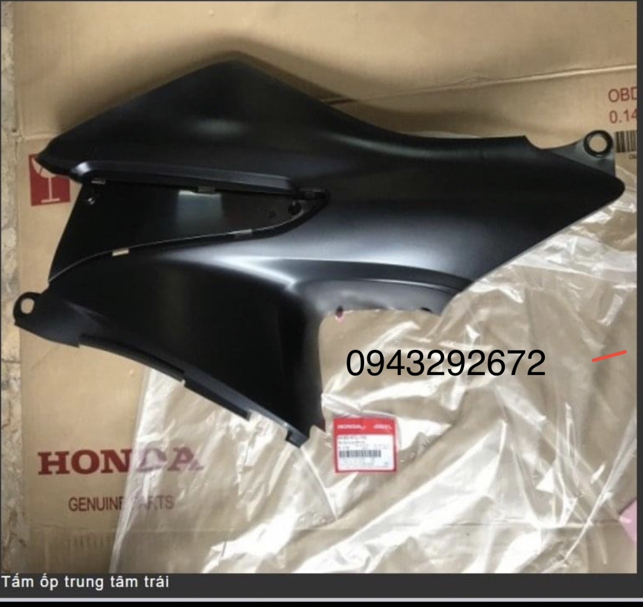 Ốp Trung Tâm Trái Rs 100, Wave 100 (Alpha "A") Honda ( 64360KTL740 )