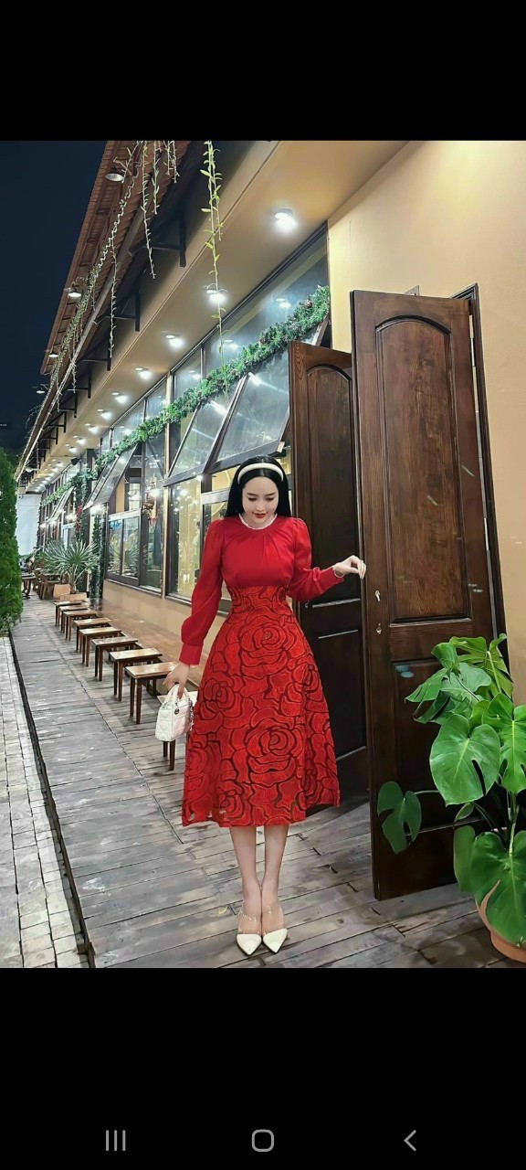 Đầm nữ cổ tròn họa tiết hoa chất gấm phối voan dài tay dễ thương, Đầm thời trang cổ tròn phối voan dài tay họa tiết hoa to xinh xắn, Đầm nữ hottrend dáng dài cổ tròn họa tiết hoa công chúa