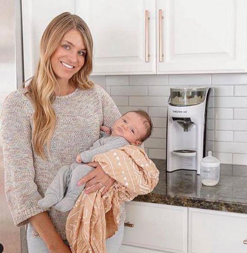 Máy pha sữa tự động Baby Brezza Formula Pro Mẫu mới nhất