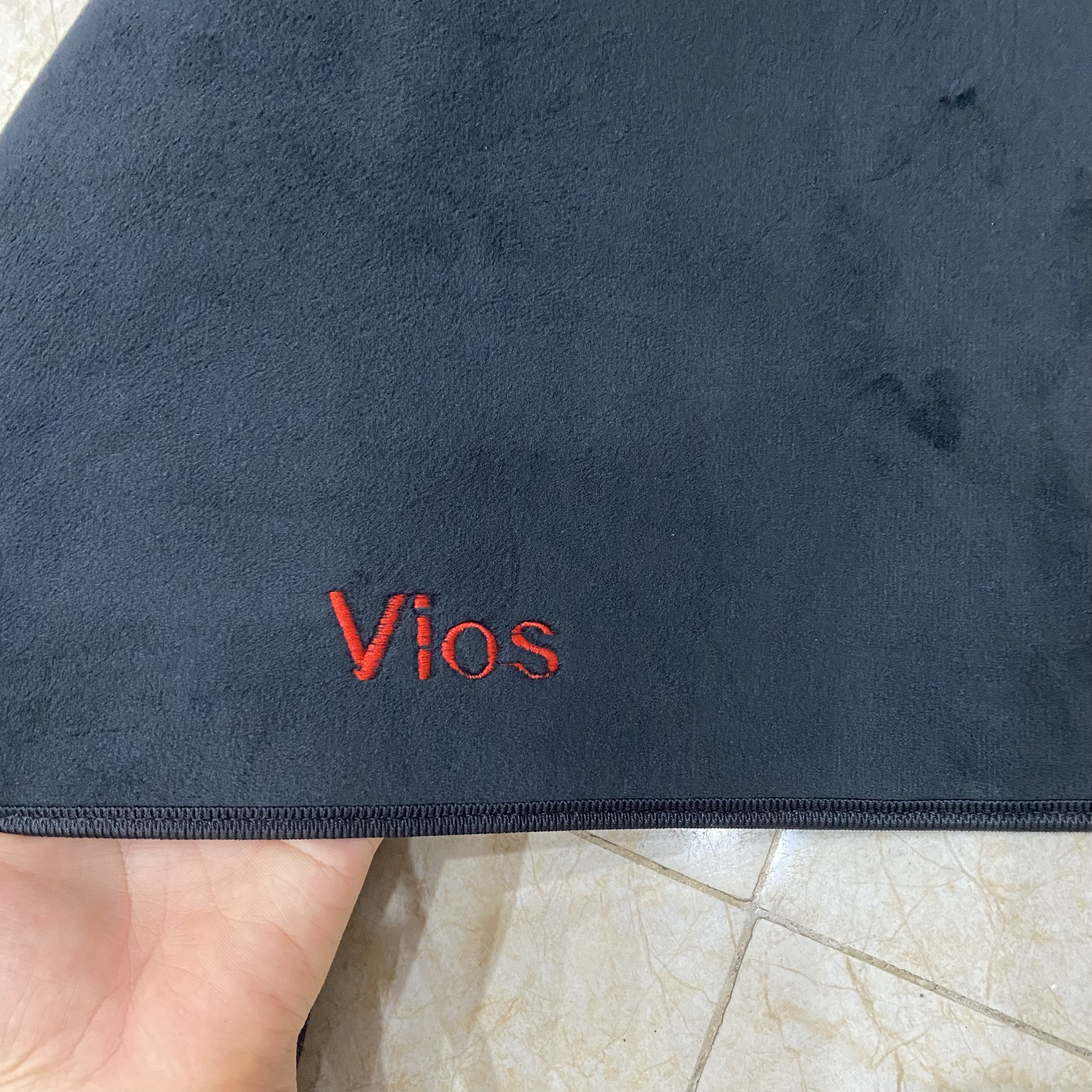 Thảm taplo xe Vios 2007 đến 2023 thảm taplo nhung lông cừu màu đen, có đế chống trượt giúp che nắng taplo, chống nứt, chống lóa mắt Và Tăng Thẩm Mỹ Cho Xe