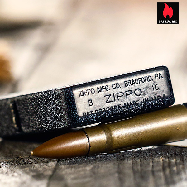 Bật lửa Zippo 28582 - Zippo 1941 Rep Black Crackle Lighter