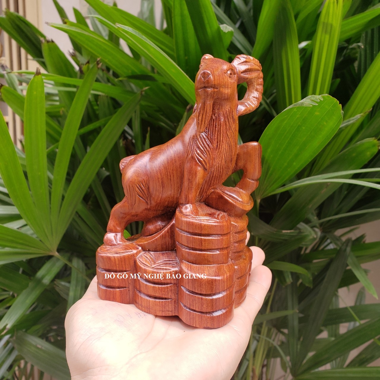 Tượng con dê gỗ ngọc am để mộc thơm Cao 20 ngang 12 sâu 7 cm.