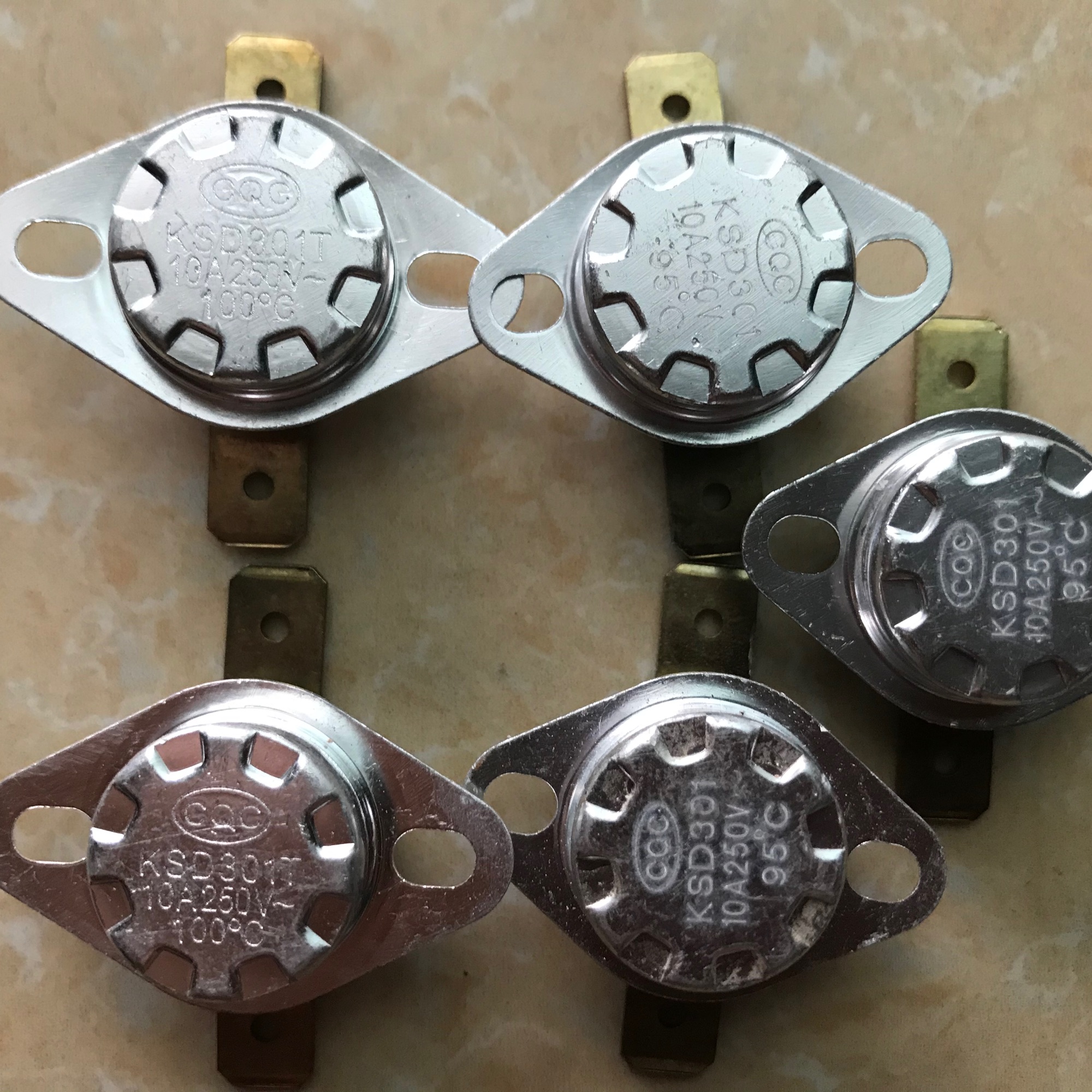 5 cái rơle 95-100 độ ấm điện (loại 1 sứ)