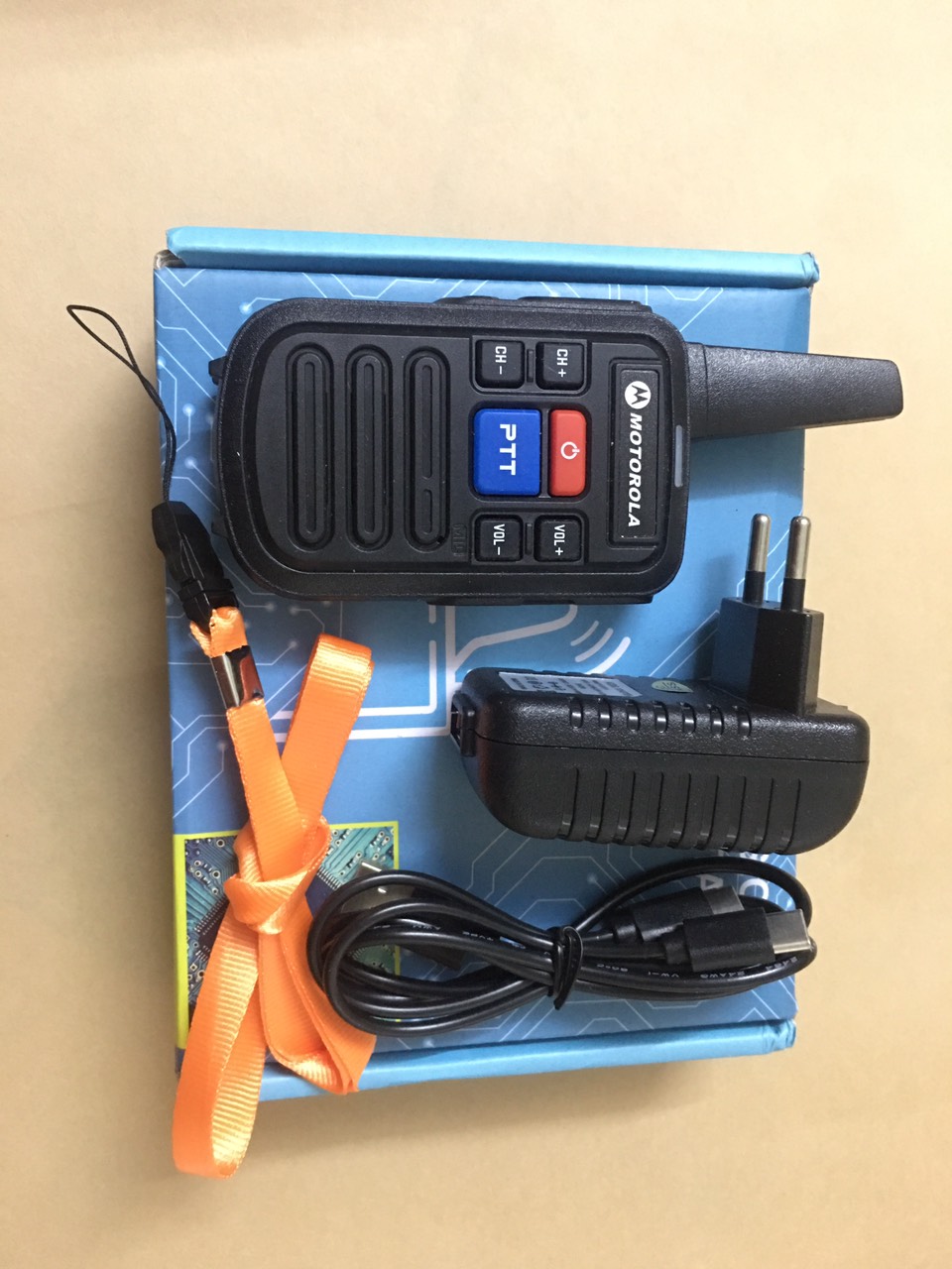 Bộ 6 Bộ đàm Mini Chất lượng khủng Motorola GP800 (2 Phím Bấm PTT, Sạc Type C Tiện Dụng)