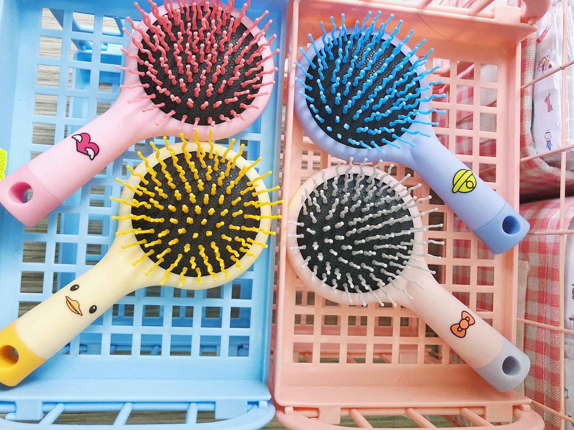 Lược tròn kèm gương