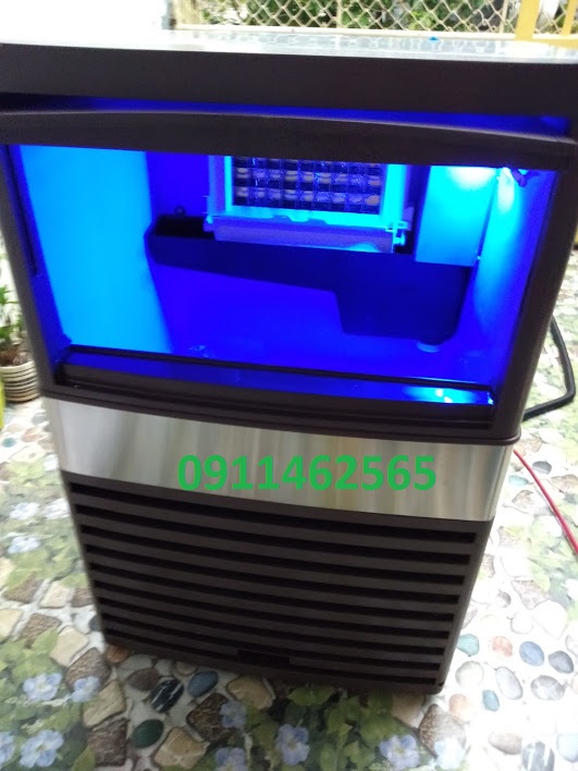 High capacity 68kg/24 hour automatic ice making machine suitable for milk tea coffee shop