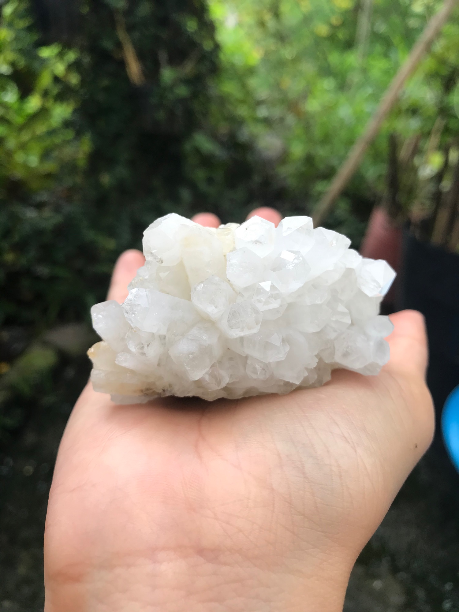 Đá Thạch Anh hình bông hoa sen trắng tinh