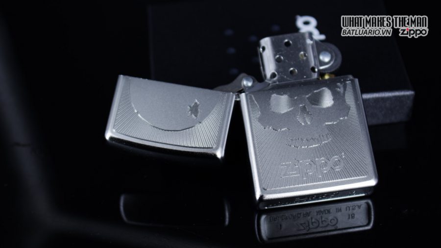 Zippo 29858 - Zippo Skull with Lines Satin Chrome