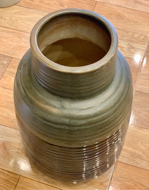 Bình hoa gốm sứ trang trí cao cấp.