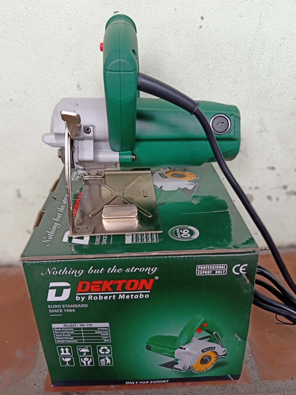 Máy cắt gach DEKTON DK110 công suất 1400w