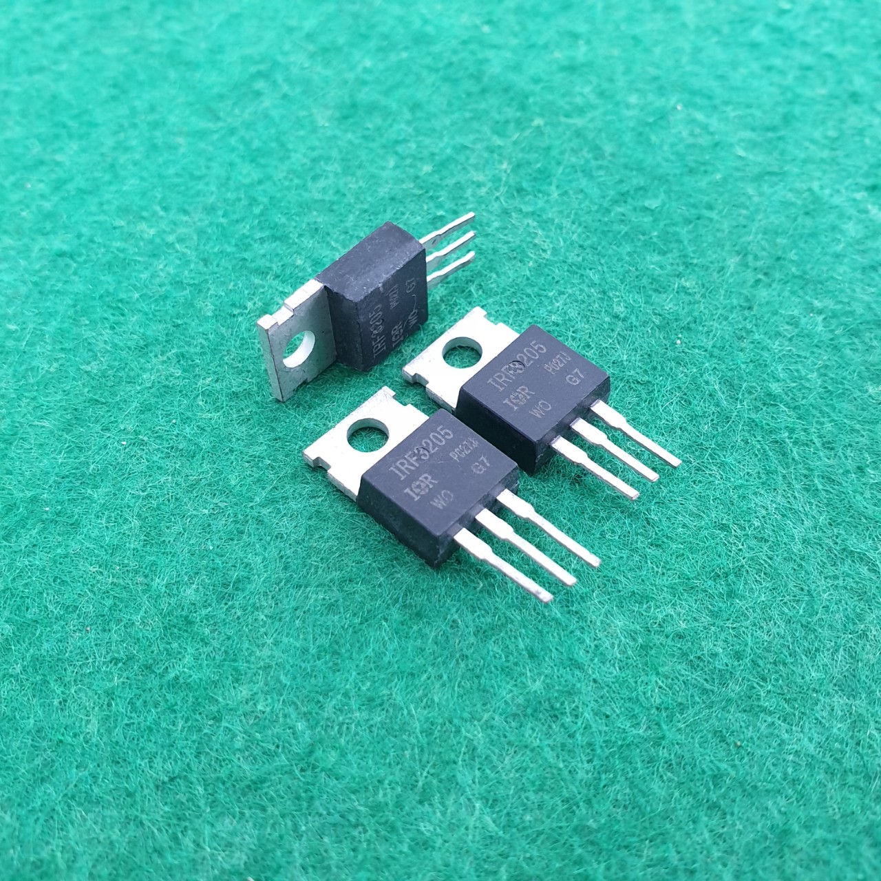 Mosfet irf 3205 lưng đồng