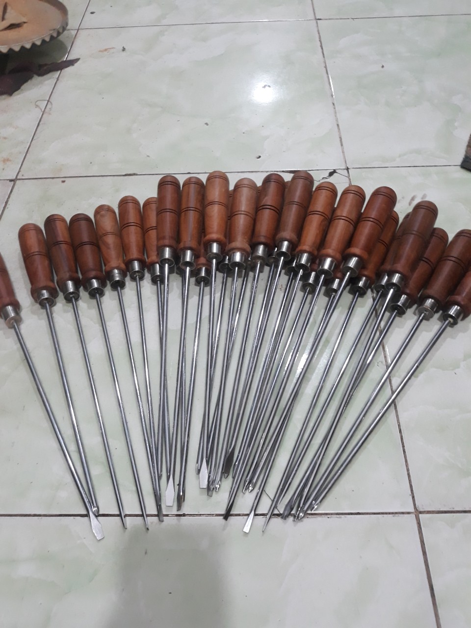 1 cây tô vít gỗ cross man 5ly x 300