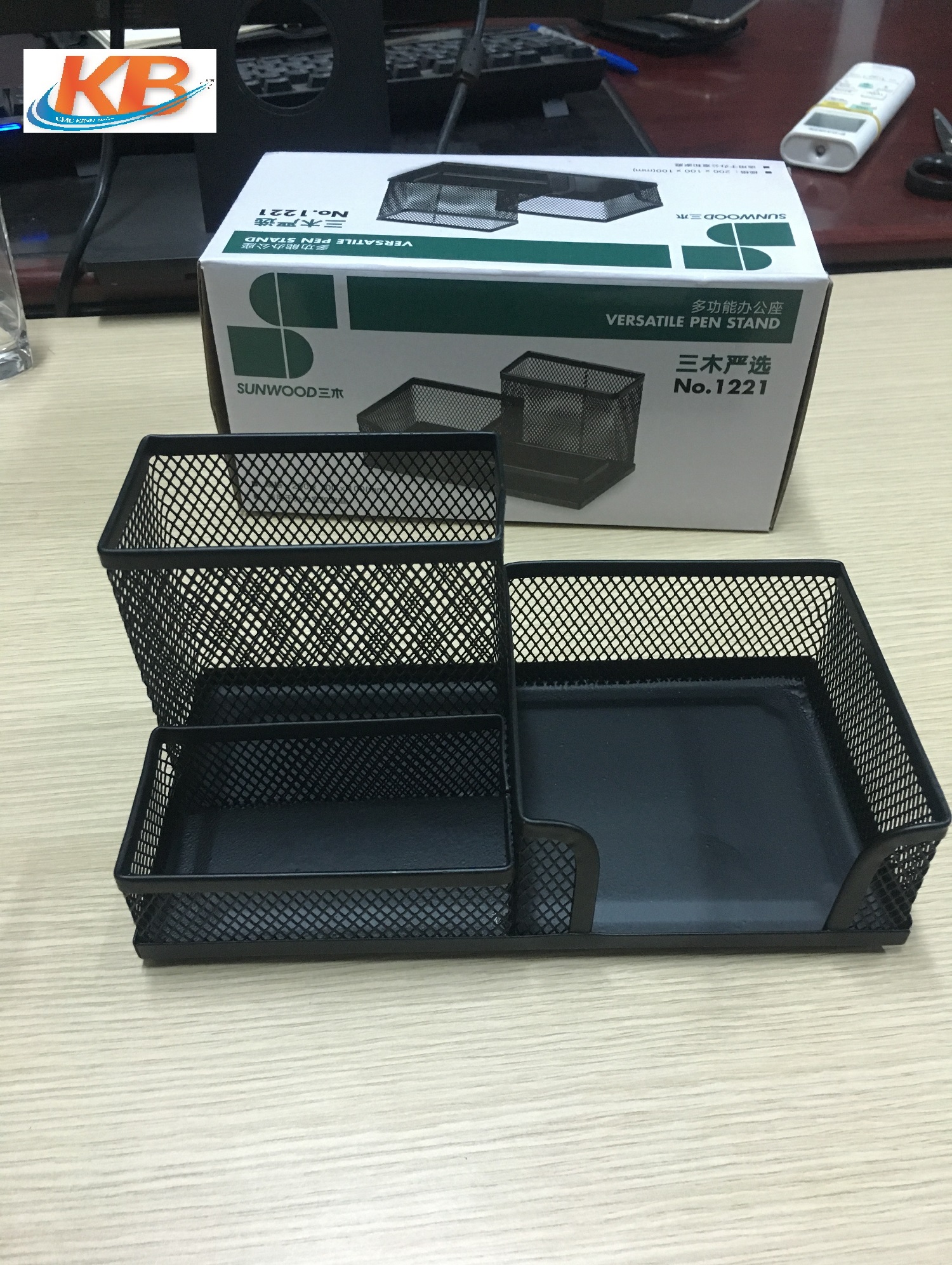 Cắm bút deli lưới sắt 3 ngăn 9154 , giao màu ngẫu nhiên