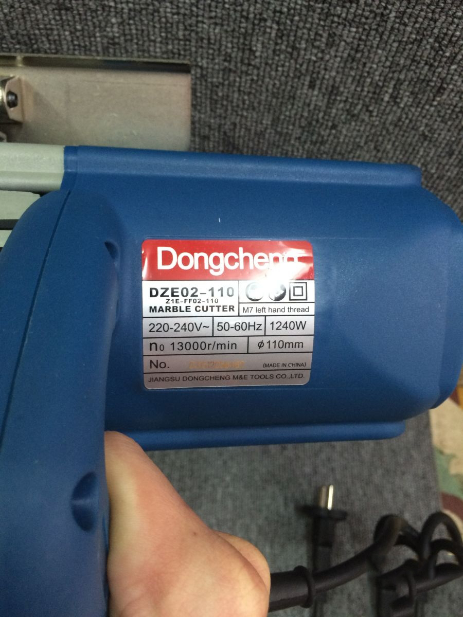 Máy Cắt Gạch Dongcheng DZE02-110 1240W