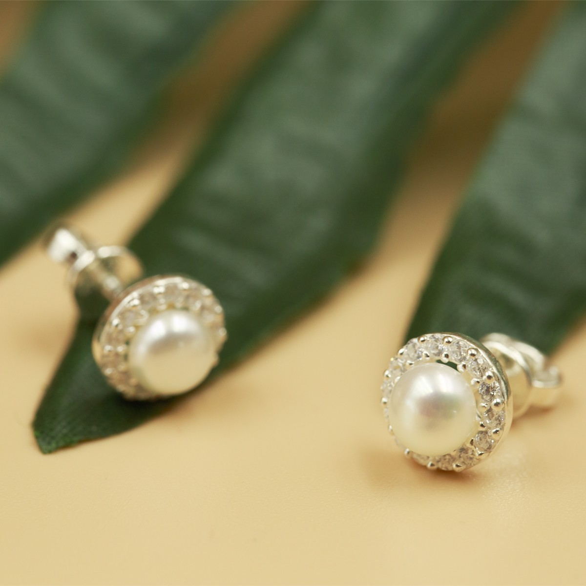 Hoa tai bạc đính ngọc trai OPAL