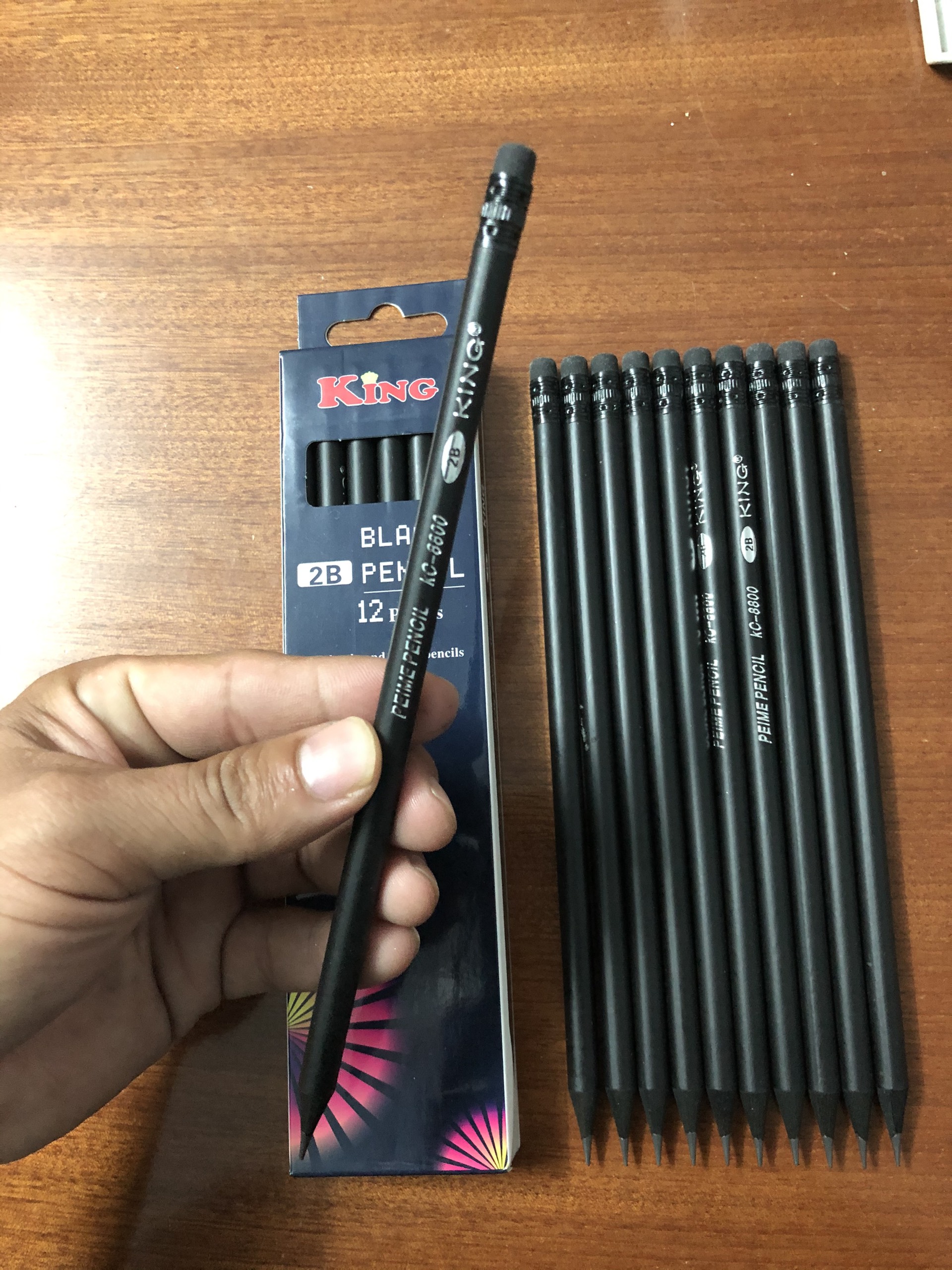 Hộp 12 cây viết chì thân đen K8800