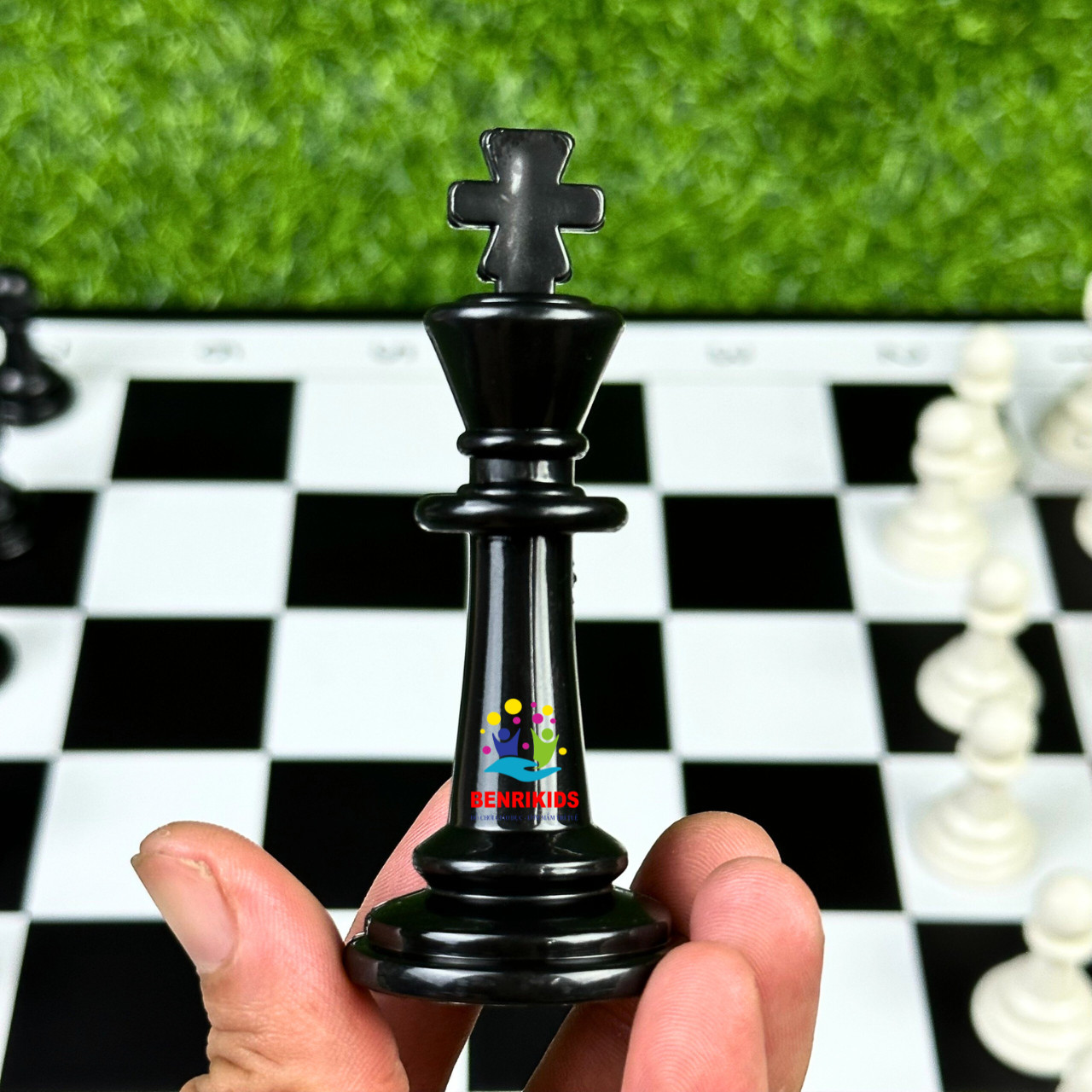 Bàn Cờ Vua Siêu To Khổng Lồ Size 42x42 Cm Có Nam Châm Siêu Hút Bàn Gập Kiêm Hộp Đựng Tiện Lợi Board Game