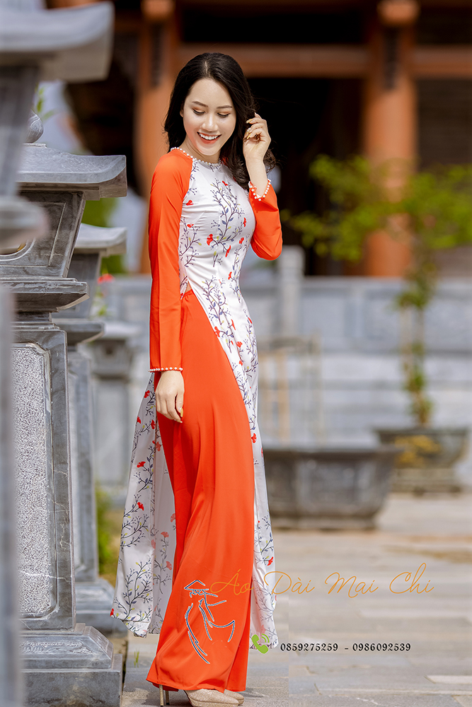 Bộ áo dài truyền thống họa tiết hoa dây màu trắng (áo cổ tròn ta lỡ)