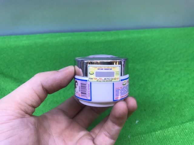 1 hủ kem dưỡng trắng da wleza 18g ( hình cô gái )