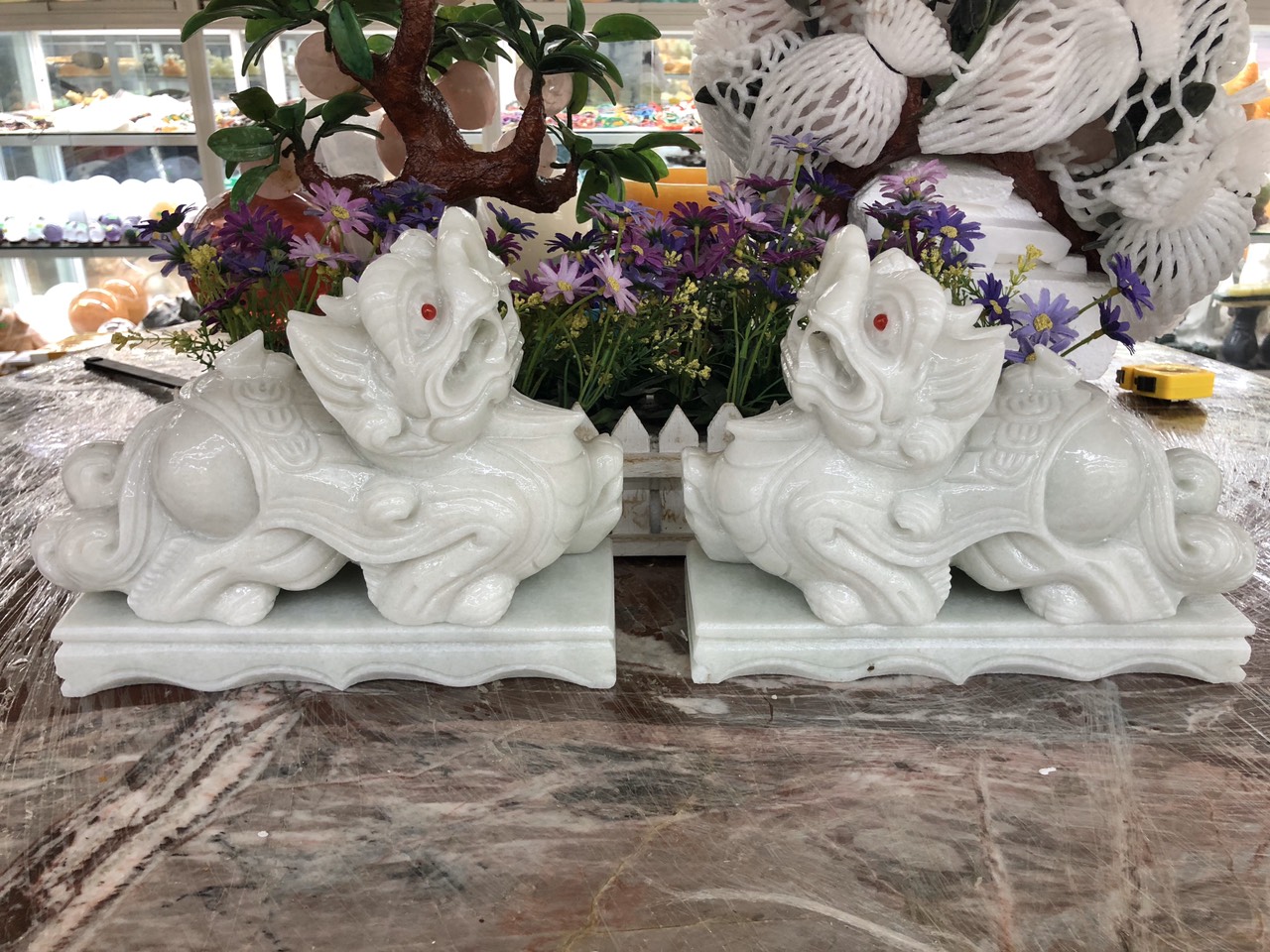 Cặp Tỳ Hưu phong thủy đá cẩm thạch trắng xanh có đế - Dài 25 cm