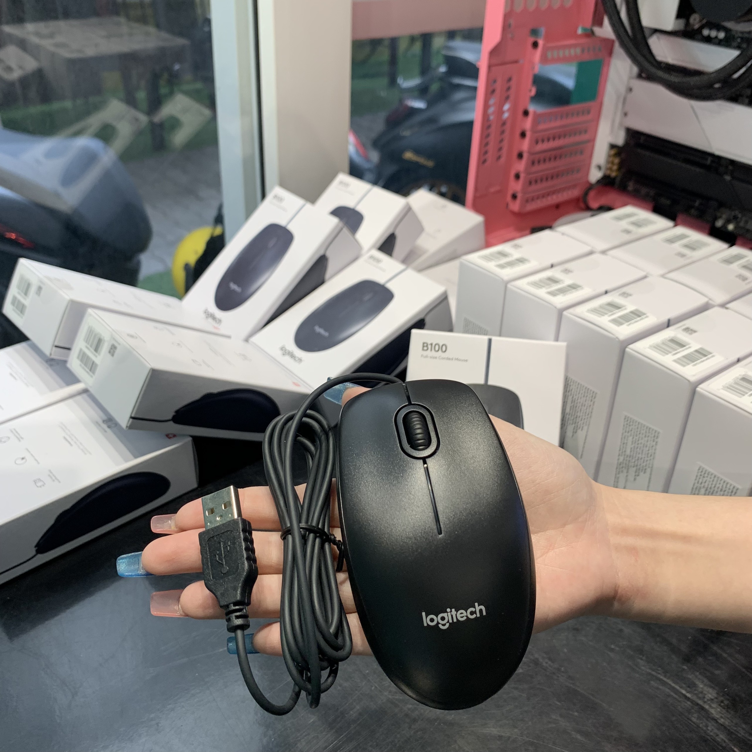 Logitech B100 Corded Mouse, Wired USB Mouse for Computers and Laptops, Right or Left Hand Use - Black