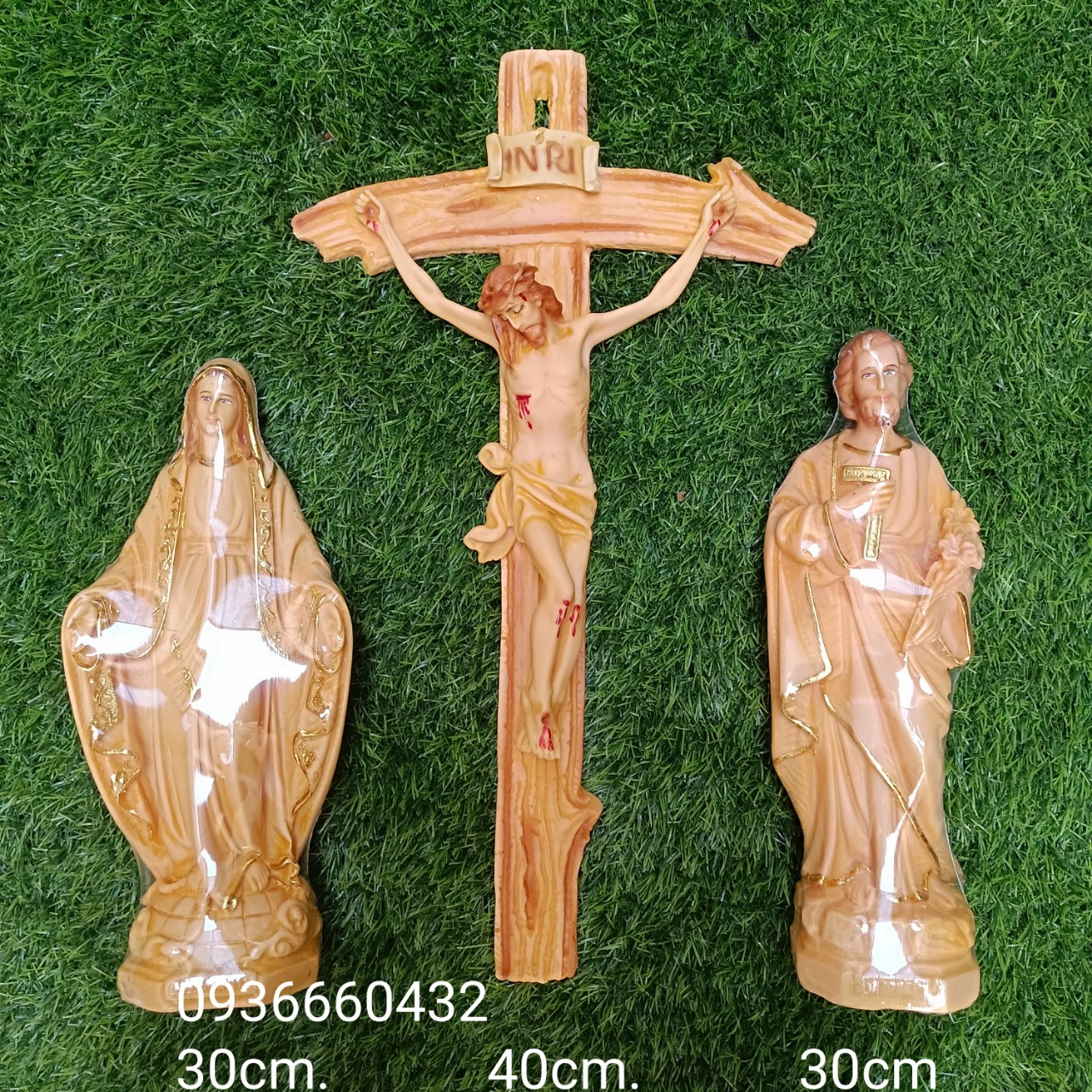 Bộ 3 tượng Mẹ và Thánh Giuse cao 30cm và Chúa chịu nạn cao 40cm. Chất liệu nhựa composite màu giống gỗ - quà tặng công giáo