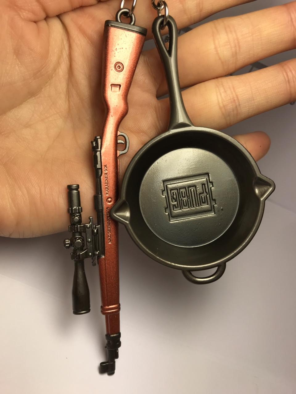 Bộ Móc Khóa Kar98 PUBG Size 12CM Và Chảo Size 8,5Cm