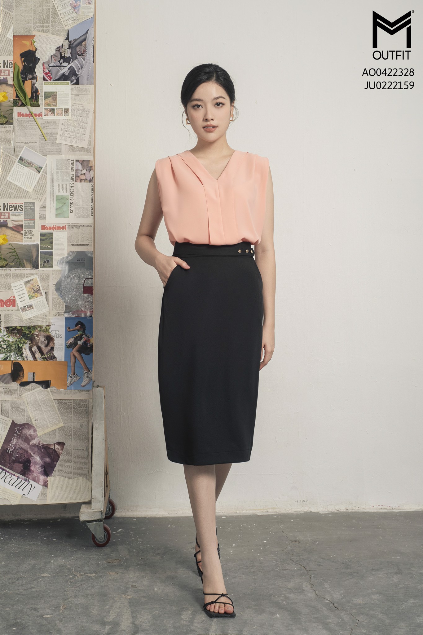 Áo sơ mi sát nách, cổ V bèo thời trang MMoutfit