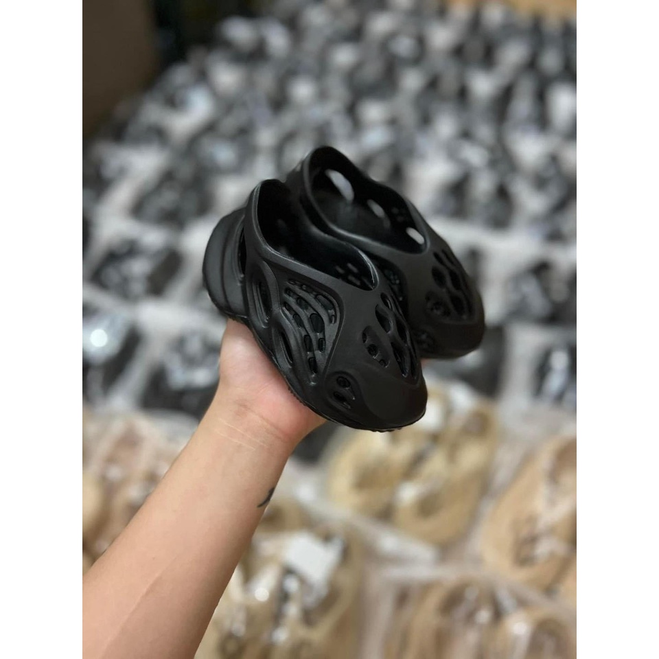 Sandal rọ lỗ cho bé trai và bé gái