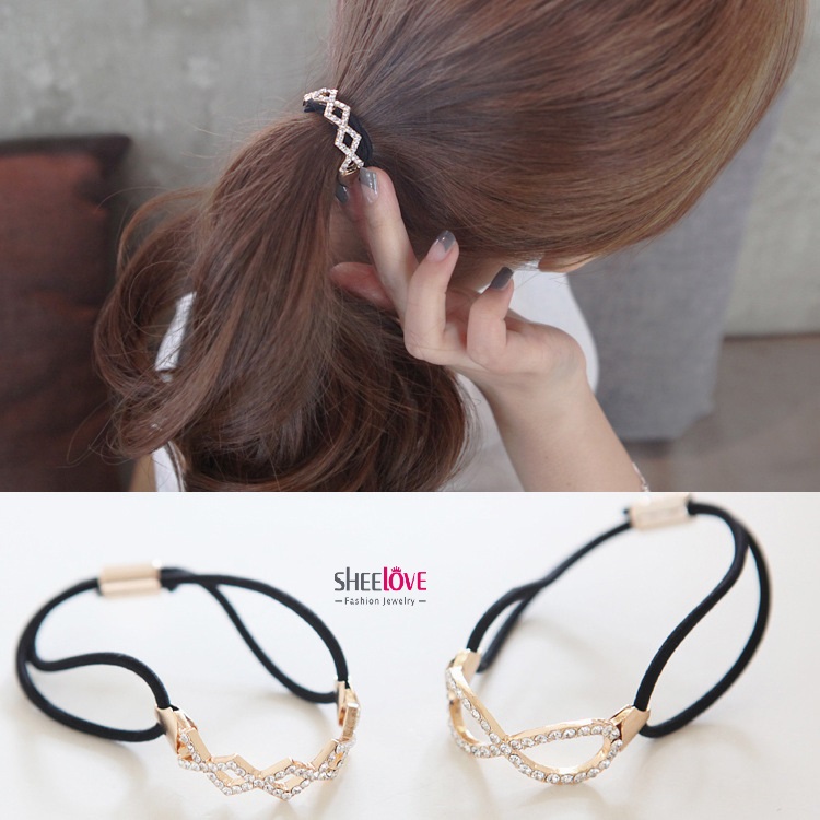 Cột tóc nữ có đính hạt xinh xắn