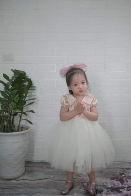 Đầm xoè bạch tuyết nơ vai