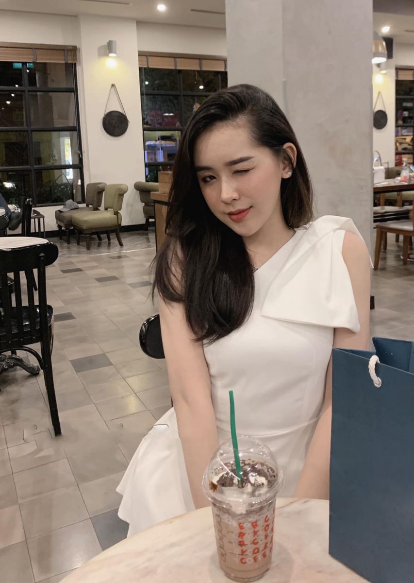ÁO LỆCH VAI +QUẦN SOOC (TRẮNG)