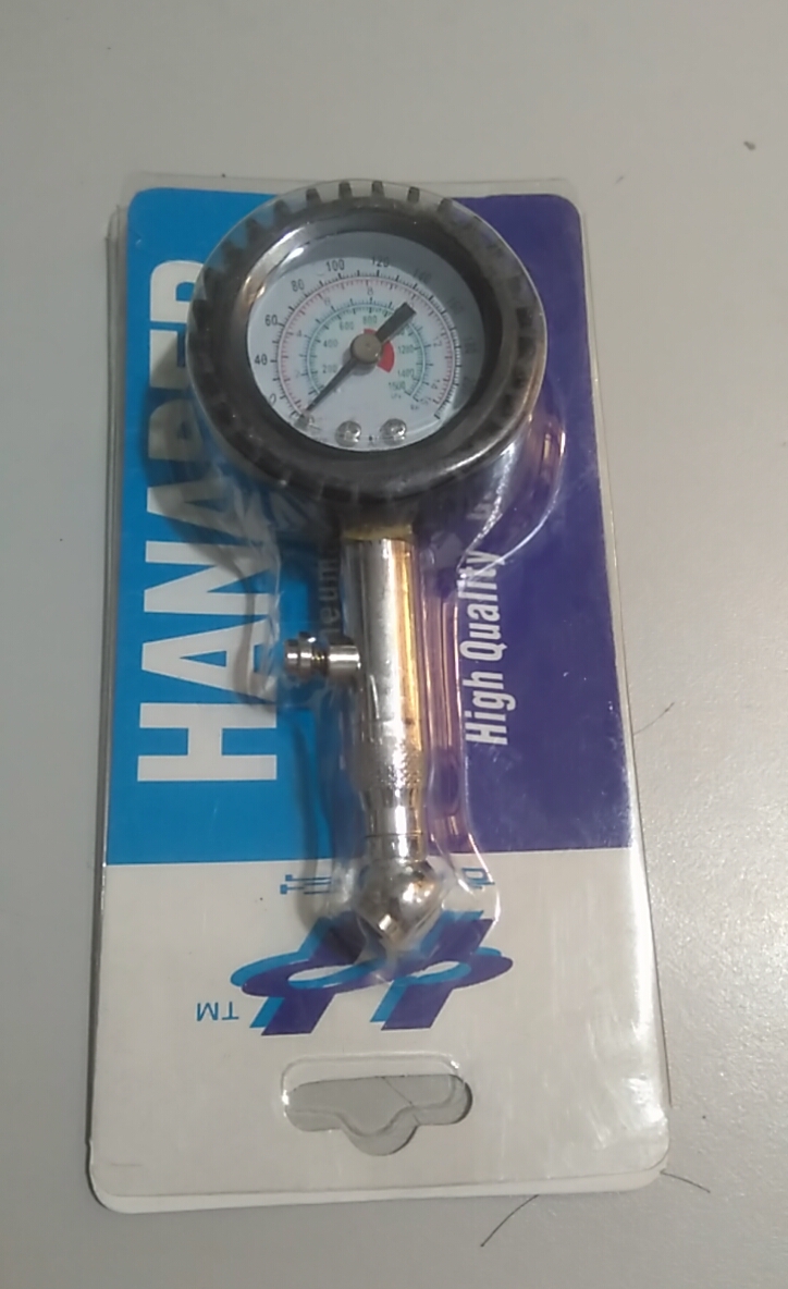 Đồng hồ đo áp suất lốp xe