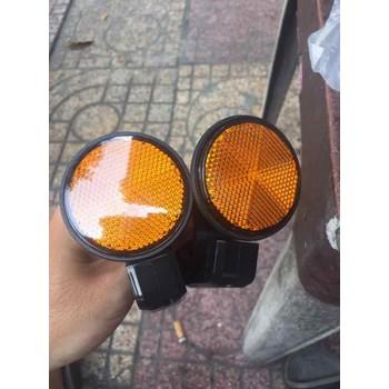 Mắt Mèo Phát Quang Zhipat- gắn ở phuộc trước.