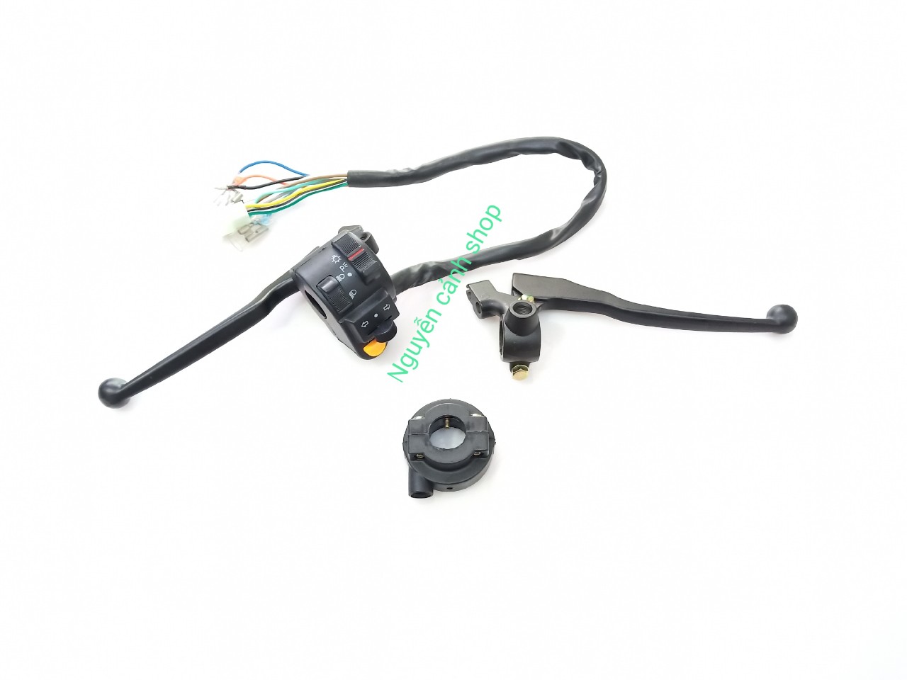 Win Car Shackles with and Without Tags, 1 Pair