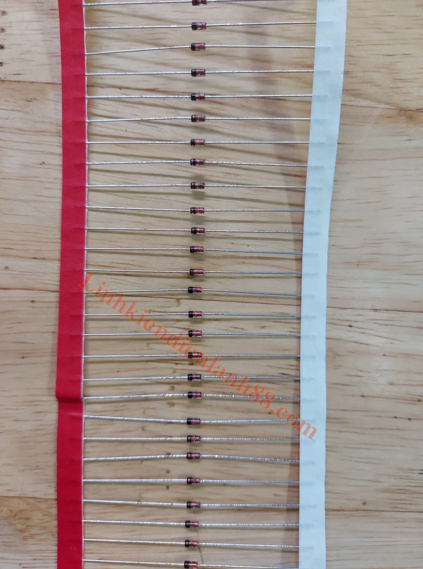 (100 con) Diode Zener Chân Cắm 20V - 1/2W mới hãng ST