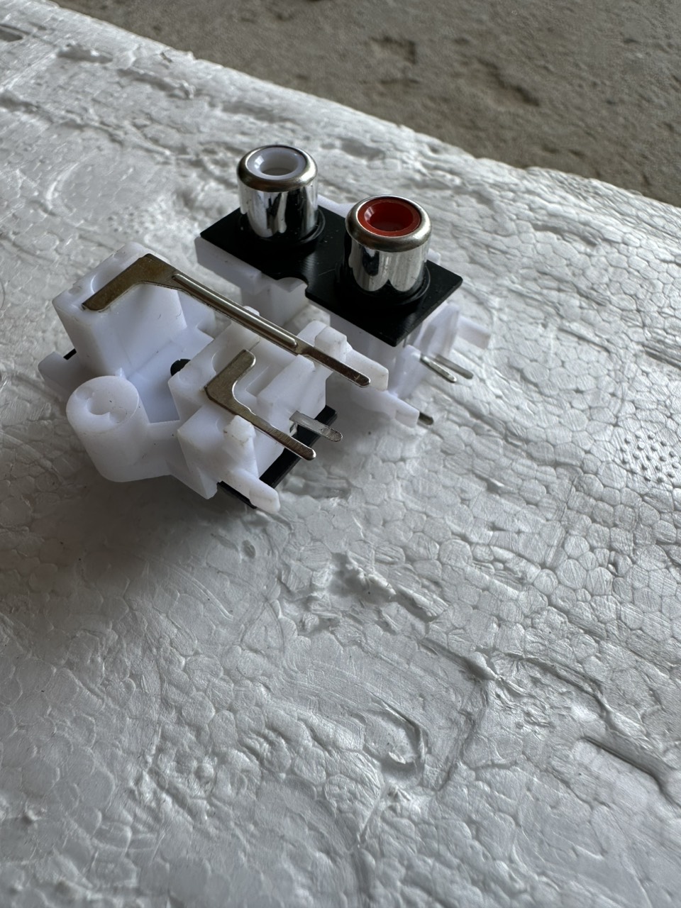 [2 CÁI] (G25) Jack cắm Audio RCA AV5 2 chấu (Jack Âm thanh AV Bông sen hàn board)