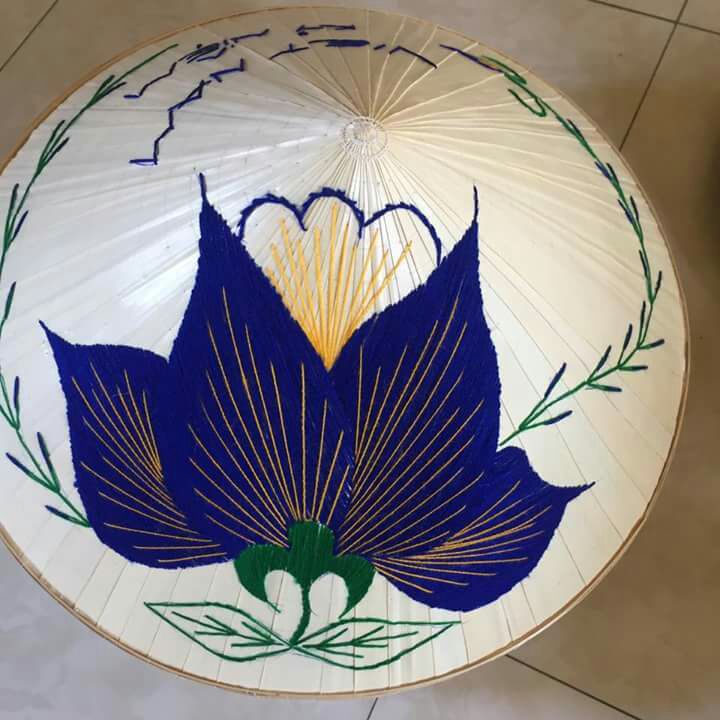 Nón lá thêu hoa to đẹp