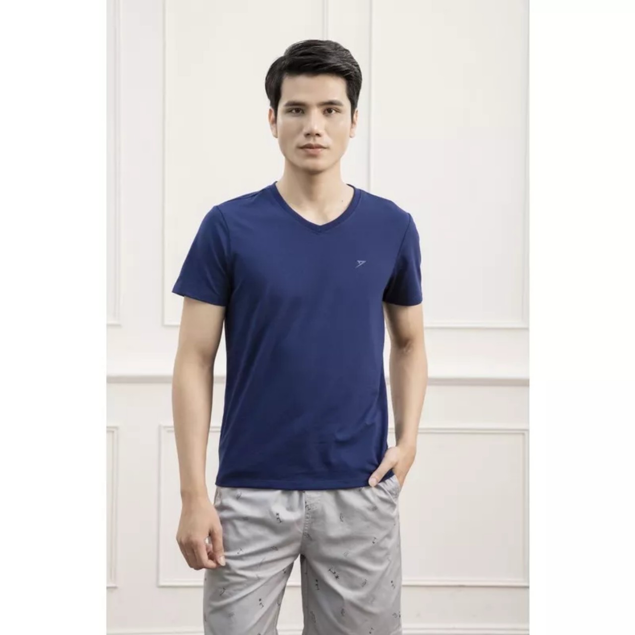 Áo thun nam tay ngắn cổ tim KWIN - KTS002S1 cổ tròn 2 màu basic trẻ trung chất co giãn thoải mái