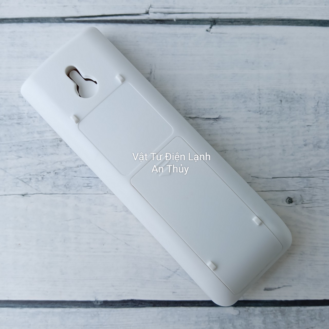 Remote máy lạnh SHARP chiếc lá nút nguồn đỏ